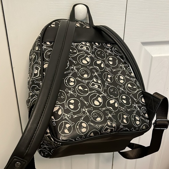 Disney the nightmare before Christmas backpack excellent condition - Picture 3 of 8
